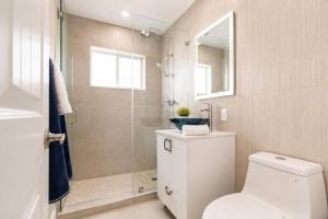 Cozy Private Triple Room in Design District Miami