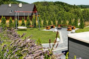 Domek w górach z balią jacuzzi Asina Chata Zawoja