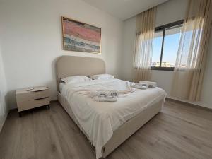NEW Bright Luxury 1BR Central