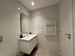 Malaga 2 Bright Luxury 1BR Central Location
