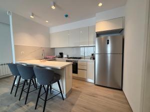 NEW Bright Luxury 1BR Central Location