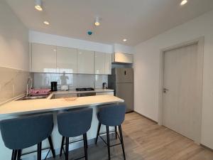 NEW Bright Luxury 1BR Central Location