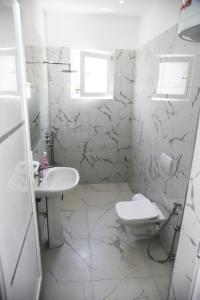 Aryanas Apartments
