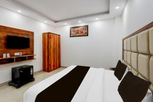 Collection O Hotel Evergreen
