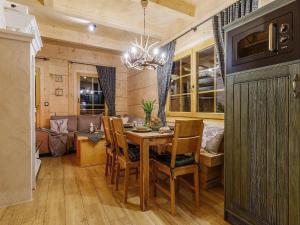 Holiday home in the mountains, sauna, jacuzzi