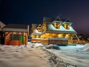 Two-story mountain-style house, sauna, jacuzzi