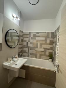 Satina Modern Apartment