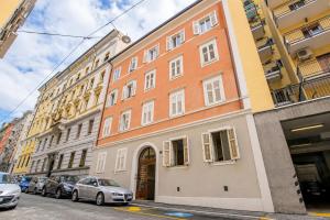 Galileo Galilei Design Apartment by the Park