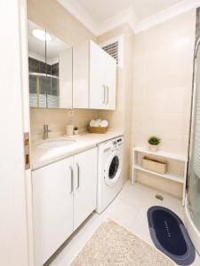 Luxury 2 plus 1 apartment with a unique view in the center of Ayvalık