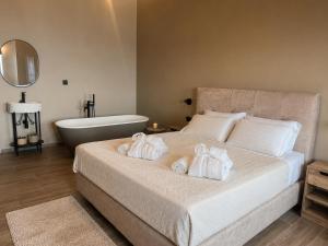 ENDLESS BLUE SUITEs 8