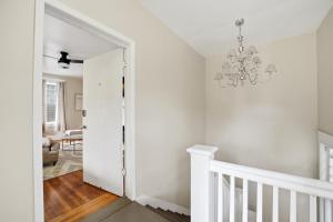 Charming Springfield Unit w Skyline Patio & AC
