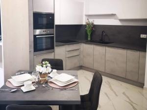 Dalmatia Apartments - One Bedroom apartment with Balcony and Sea View 4