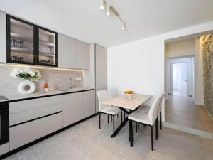 Apartman Dolce - Apartment With Terrace And Balcony