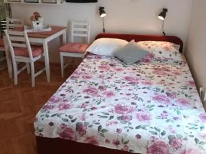 Studio Apartment With Balcony and View S1