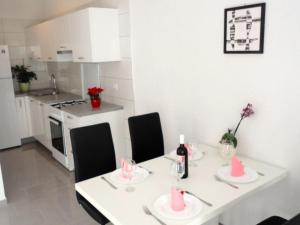 Paradise Apartments-Apartman with sea view and balcony 4