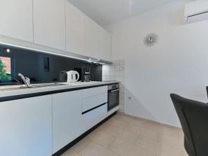 Two Bedroom Apartment with Terrace and Pool