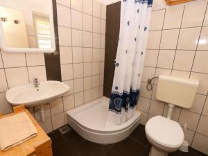 Apartments Trojanovi - Three Bedroom Apartment with Sea View and Balcony