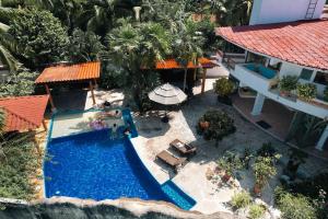 Casa Bravo - Garden Oasis Steps From La Ropa
