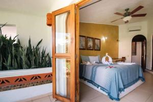 Casa Bravo - Garden Oasis Steps From La Ropa