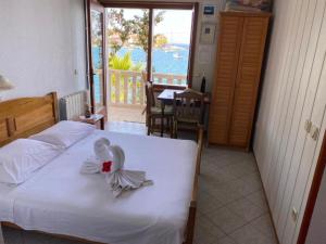 Studio Apartment President - One Bedroom Apartment with Terrace and Sea View 5