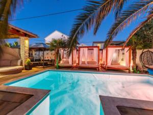 Bra i Premium Apartments with Outdoor Pool and Sauna - Superior Two Bedroom Apartment with Terrace