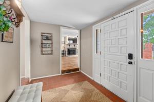 Quiet Neighborhood West Side Location W W&D