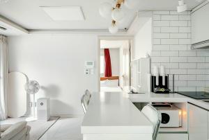 Korean traditional Hotel SEONG SU station 5minute