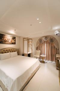 Nhật Tân Red River Hotel- Đông Anh