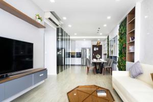 3bedroom-New Apartment&Bitexco view-The Tresor-Hana Apart 23
