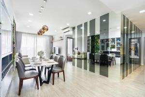 3bedroom-New Apartment&Bitexco view-The Tresor-Hana Apart 23
