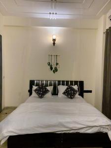 Entire 1 Bhk near medanta Hospital