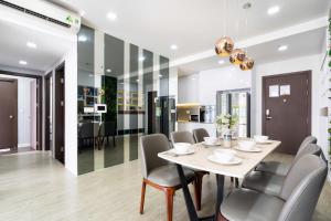 3bedroom-New Apartment&Bitexco view-The Tresor-Hana Apart 23