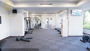 Royal Suites Studio 38QZ - Citra Plaza Nagoya Apartment