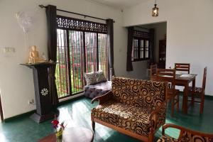 Thimira Mist - Entire Home in Kandy City with Mountain-View