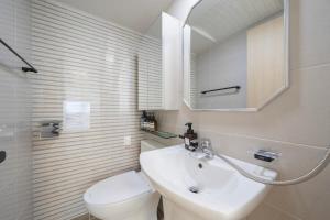 Spacious Seoul Stay ㅣ3BR 2Bathㅣ9min to Gyeongbokgung ㅣSleeps 8