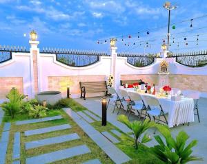 Modern private villa in Kampot for 10 people