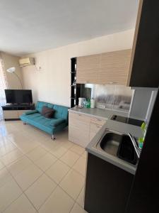 Sunny View Retreat at Sunny Beach Cozy Apartment with Sunlit Balcony