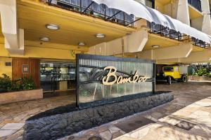Boutique Walk to Beach & IMP Hot tub Kitchen