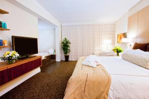 Enclave King Spa Suite room in Eureka Casino Resort
