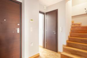 New Modern condo by the Acropolis
