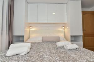 Charming 2 brd apt with Ocean Mountain Views
