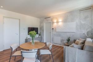 Circle Bike Residence by RentComo