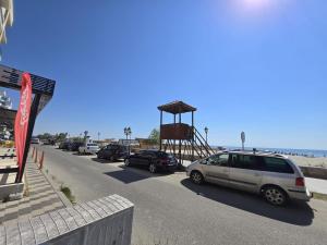 Superb Large Family Studio - Prima Linie la Mare with Parking