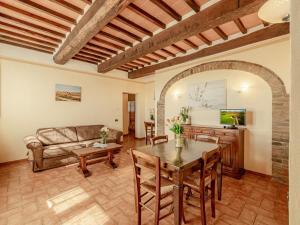 Apartment Wohnung Noble Sanguineto by Interhome