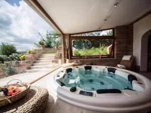 Apartment Sanguineto Wohnung mit Schwimmbad by Interhome