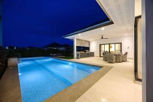 Modern 3BR Villa w Private Pool (MV55)