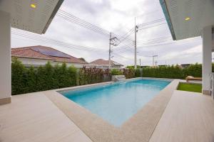 Modern 3BR Villa w Private Pool (MV55)