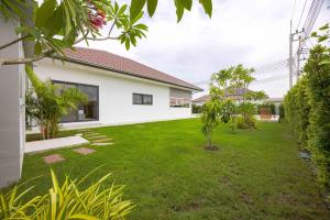 Modern 3BR Villa w Private Pool (MV55)