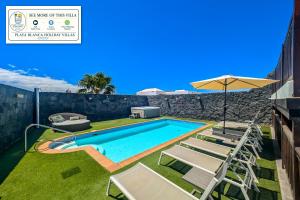 Villa Penguina Playa Blanca - 5 Bedroom - Hot Tub - Heated Pool
