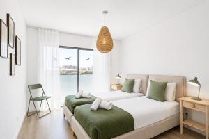 Spacious 2-Suite Flat with Balconies in Portimão